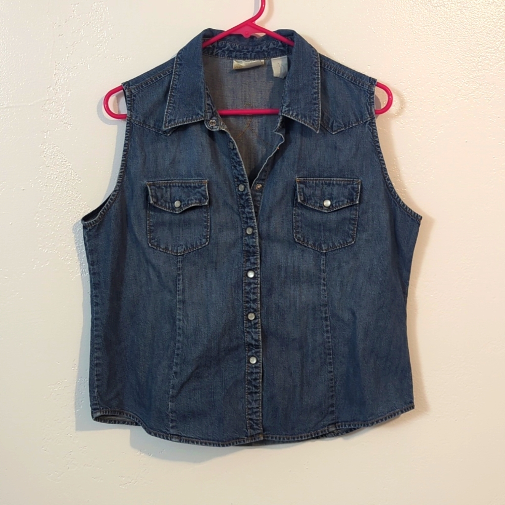 Wrangler blue jean vest size medium